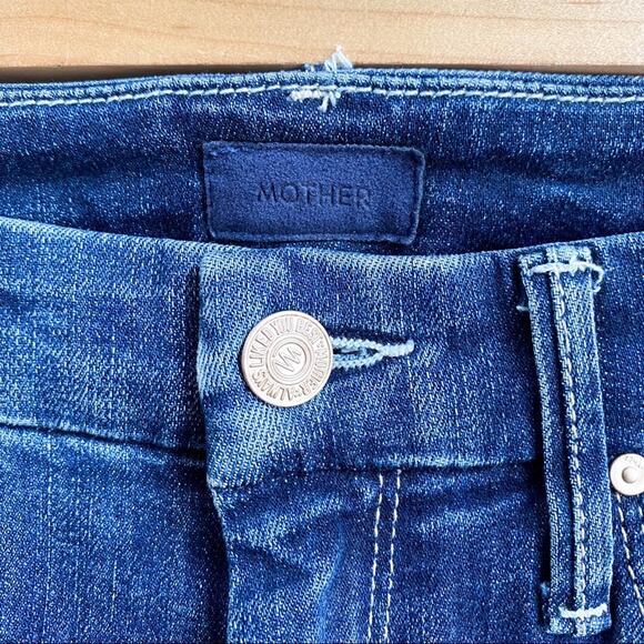 MOTHER High Waisted Looker Ankle Fray Close to the Edge Jeans - Picture 6 of 9